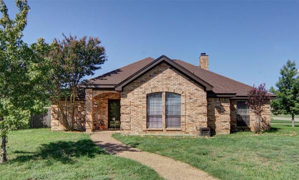 7437 Lake Country Drive, Fort Worth, TX 76179