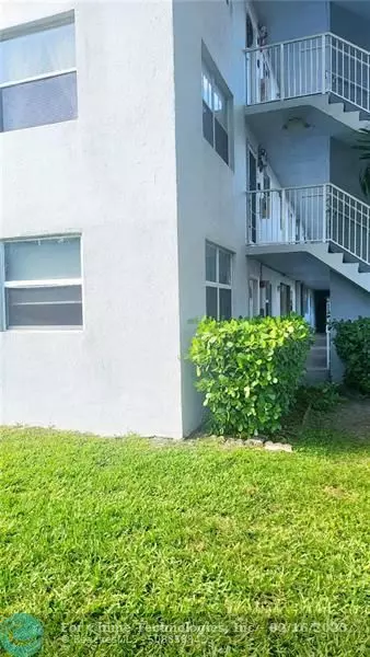 Oakland Park, FL 33309,108 Royal Park Dr  #1A