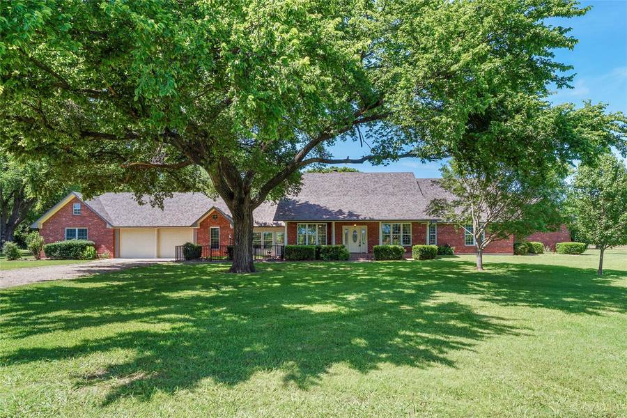 400 County Road 4235, Bonham, TX 75418