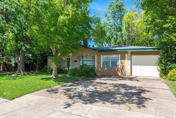 313 N Cottonwood Drive, Richardson, TX 75080