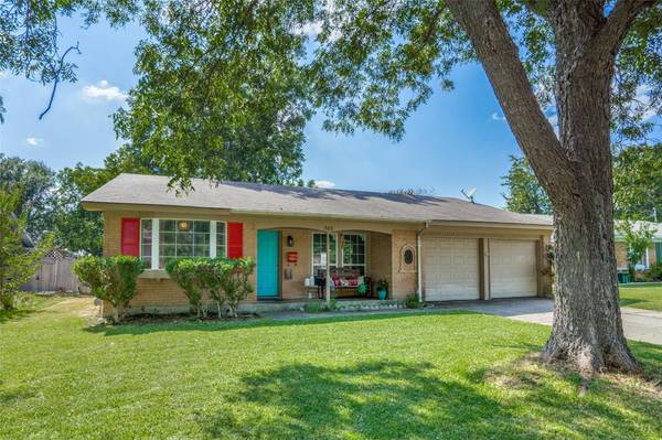 703 N Cottonwood Drive, Richardson, TX 75080