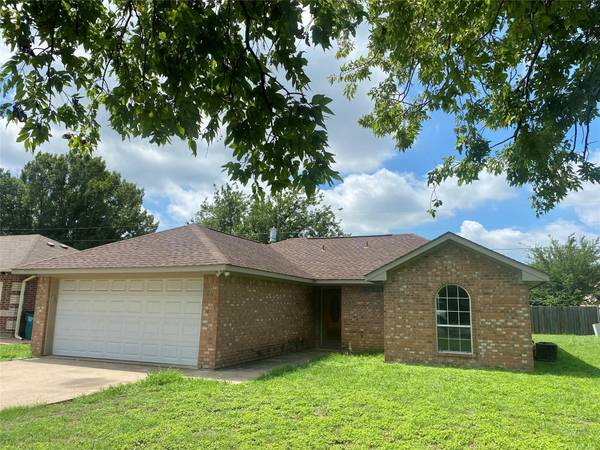 1307 S Howeth Street, Gainesville, TX 76240