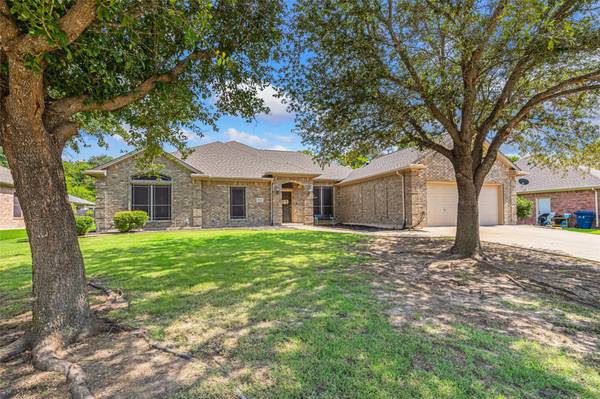 132 Lexington Drive, Terrell, TX 75160