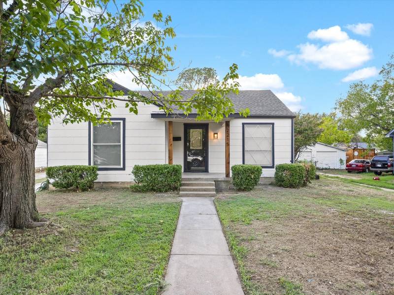 2215 Owens Street, Haltom City, TX 76117