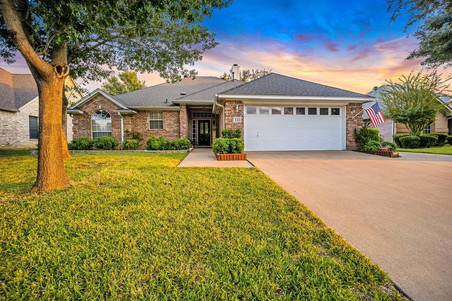 416 Shade Tree Circle, Hurst, TX 76054