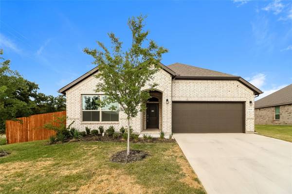 1649 Omaha Drive, Granbury, TX 76049