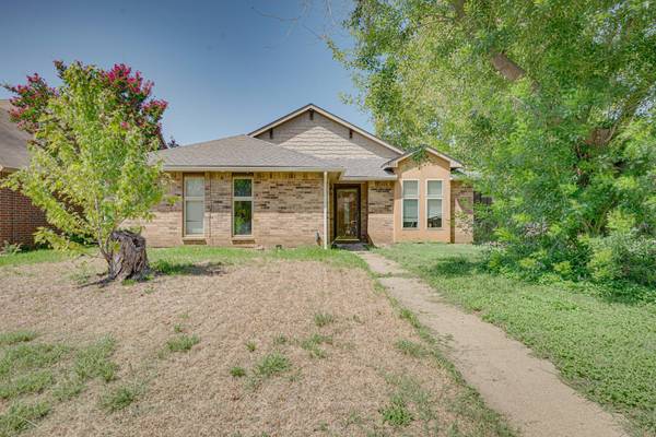 4313 Saugus Drive, Grand Prairie, TX 75052