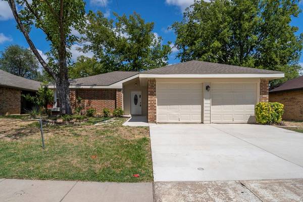 407 Kalmia Drive, Arlington, TX 76018