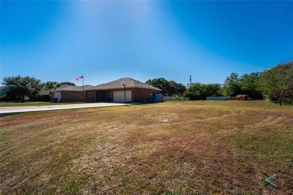 128 Meadow Heath Street, Gun Barrel City, TX 75156