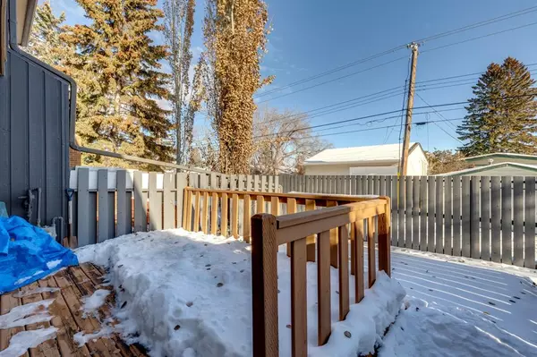 Calgary, AB T2J 5E3,9908 Bonaventure DR SE #47