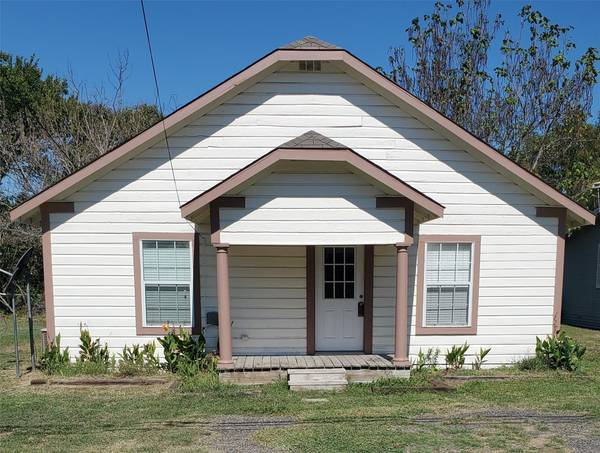 208 W Forgey Street, Blooming Grove, TX 76626