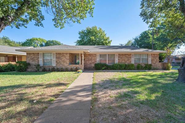 304 Bird Lane, Waxahachie, TX 75165