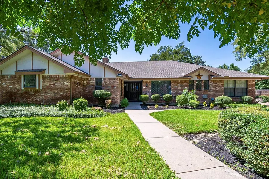 2204 Rockbrook Court, Arlington, TX 76006