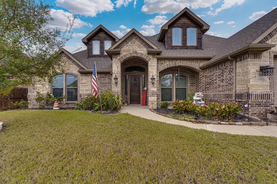 929 Masquerade Drive, Midlothian, TX 76065