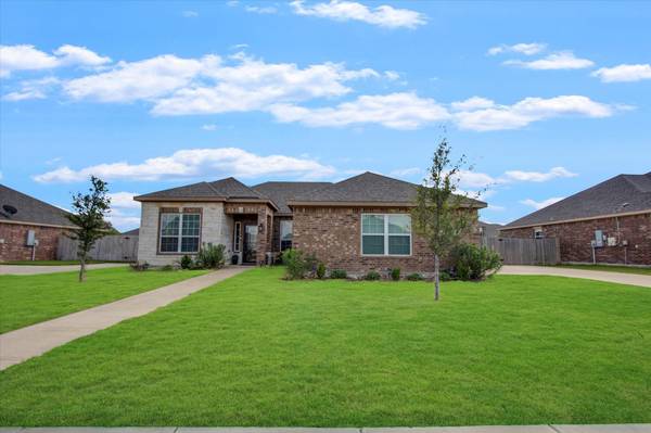 530 Roaring Springs Drive, Glenn Heights, TX 75154