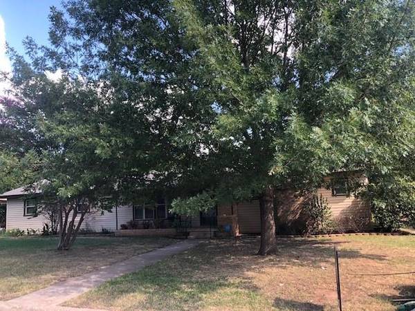 1207 Crestview Drive, Cleburne, TX 76033