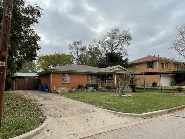 4520 W Clarendon Drive, Cockrell Hill, TX 75211