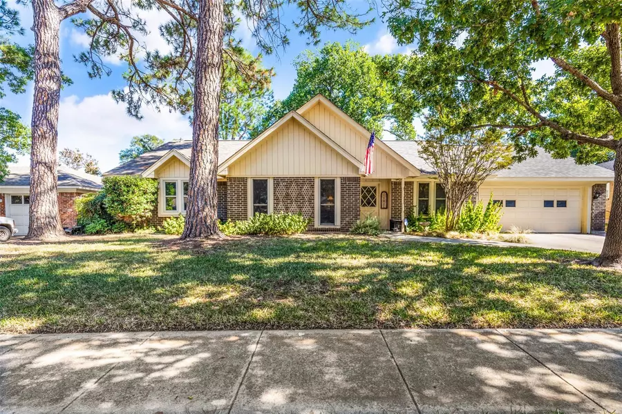 1809 Holm Oak Street, Arlington, TX 76012