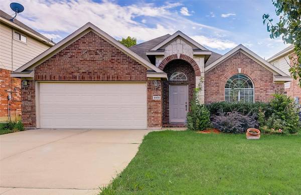 4905 Summer Oaks Lane, Fort Worth, TX 76123