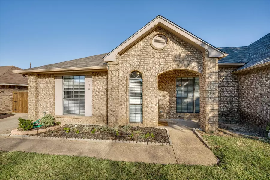 725 Ballard Street, Cedar Hill, TX 75104