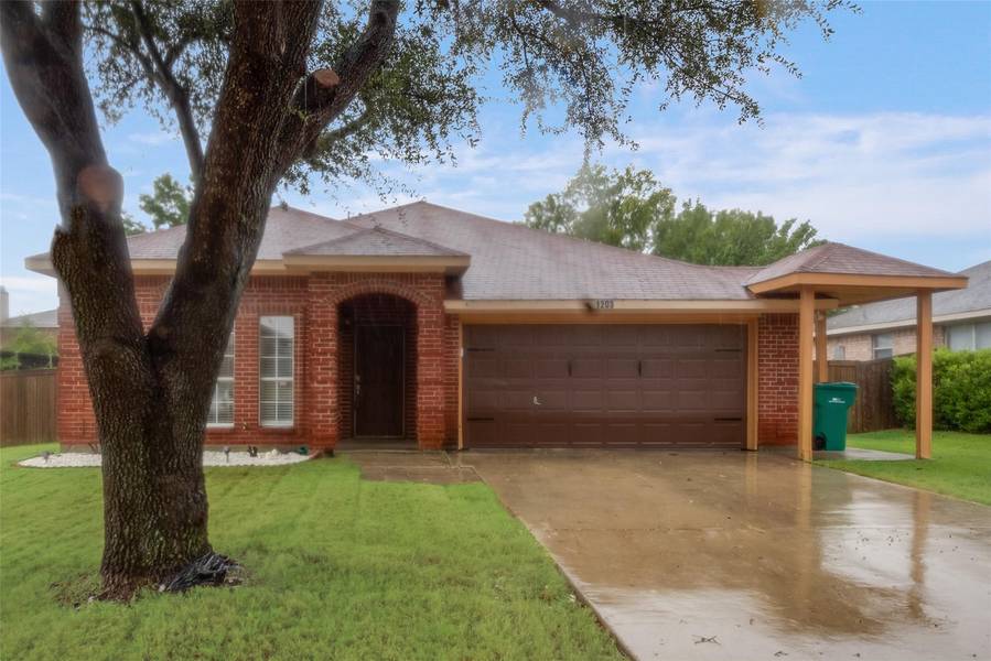 1203 Castleman Drive, Cedar Hill, TX 75104