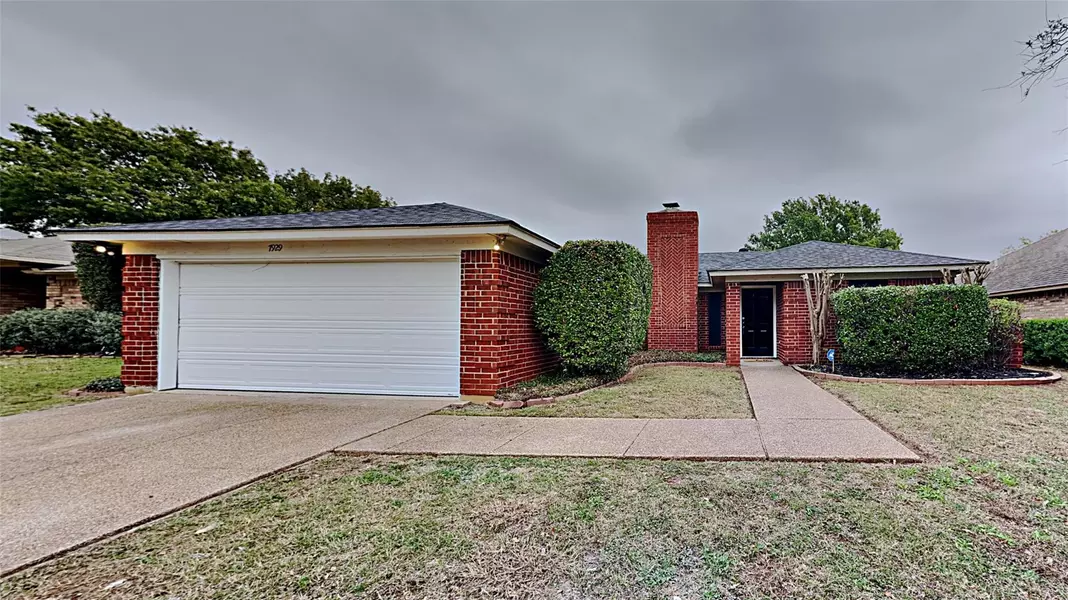 7929 Clear Brook Circle, Fort Worth, TX 76123