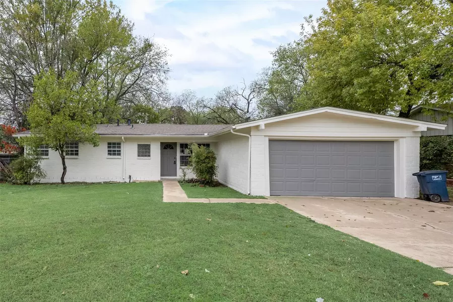 5520 Waltham Avenue, Fort Worth, TX 76133