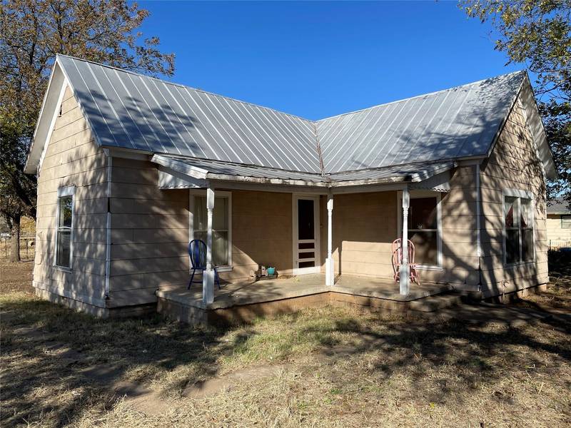 261 S 7th Street #1/2, Munday, TX 76371