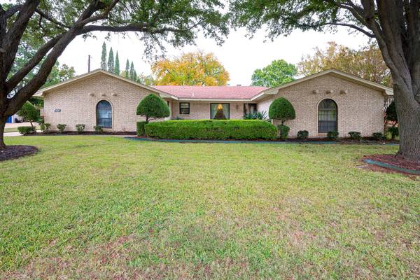 2108 Forest Hills Road, Grapevine, TX 76051