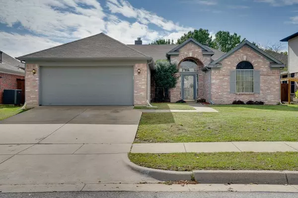 708 Gentry Drive, Arlington, TX 76018