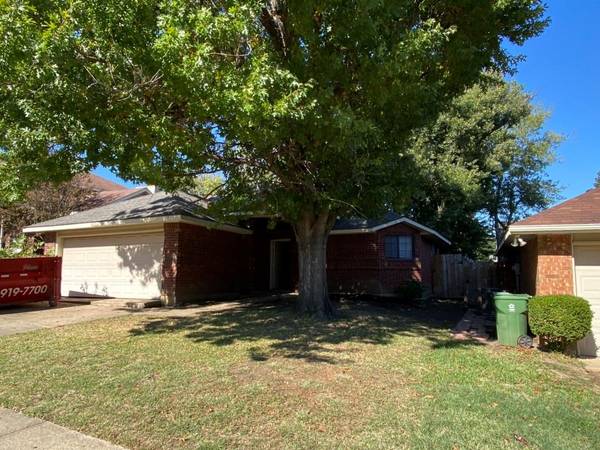 819 Lovingham Drive, Arlington, TX 76017