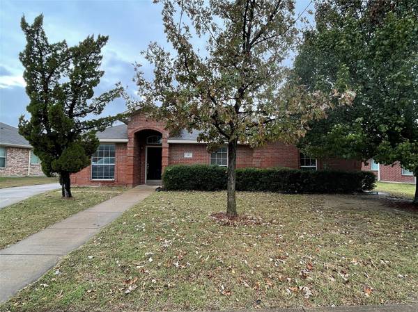 913 Urban Drive, Desoto, TX 75115