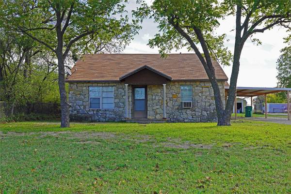 422 N Bowie Street, Jacksboro, TX 76458