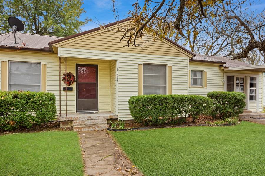 252 E Boyd Street, Bonham, TX 75418