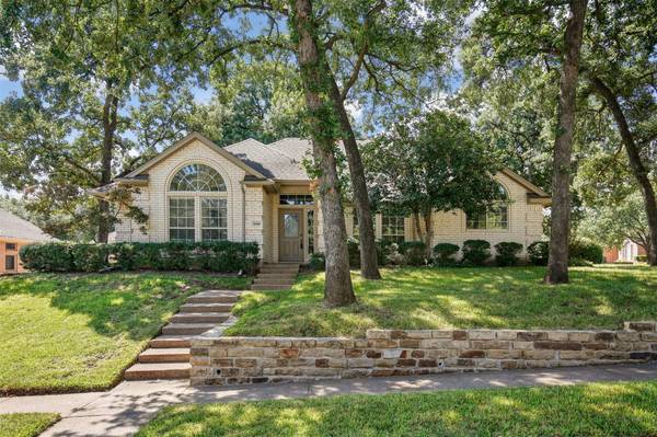 8300 Shady Oaks Drive, North Richland Hills, TX 76182