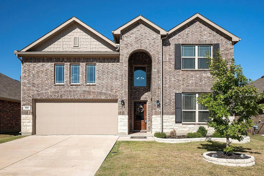 900 Black Hawk Drive, Princeton, TX 75407