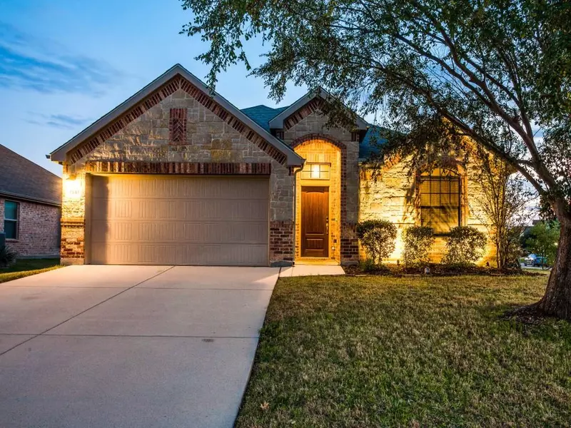 1341 Hearthstone Drive, Burleson, TX 76028