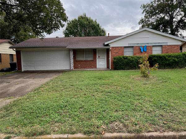 321 SW Gregory Street, Burleson, TX 76028