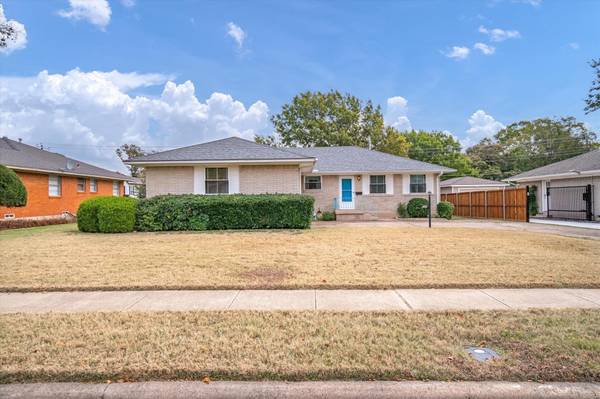 206 Saint Lukes Drive, Richardson, TX 75080