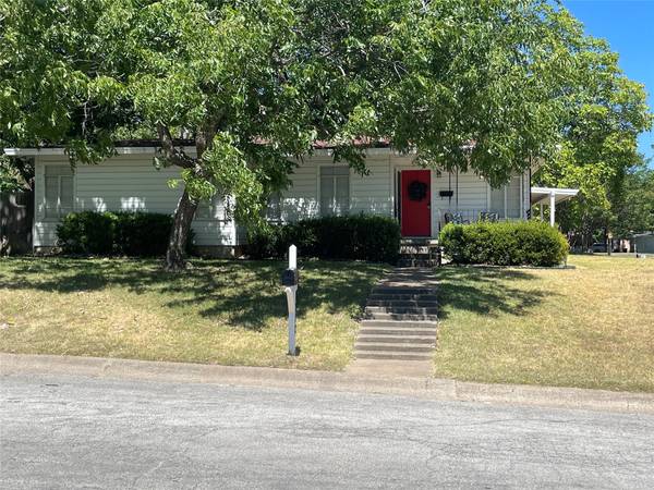 1212 S Lamar Street, Weatherford, TX 76086