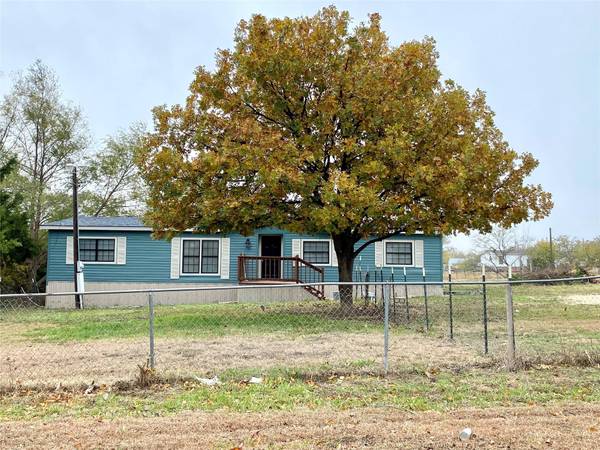 8100 N Prairie Hill Street,  Alvarado,  TX 76009