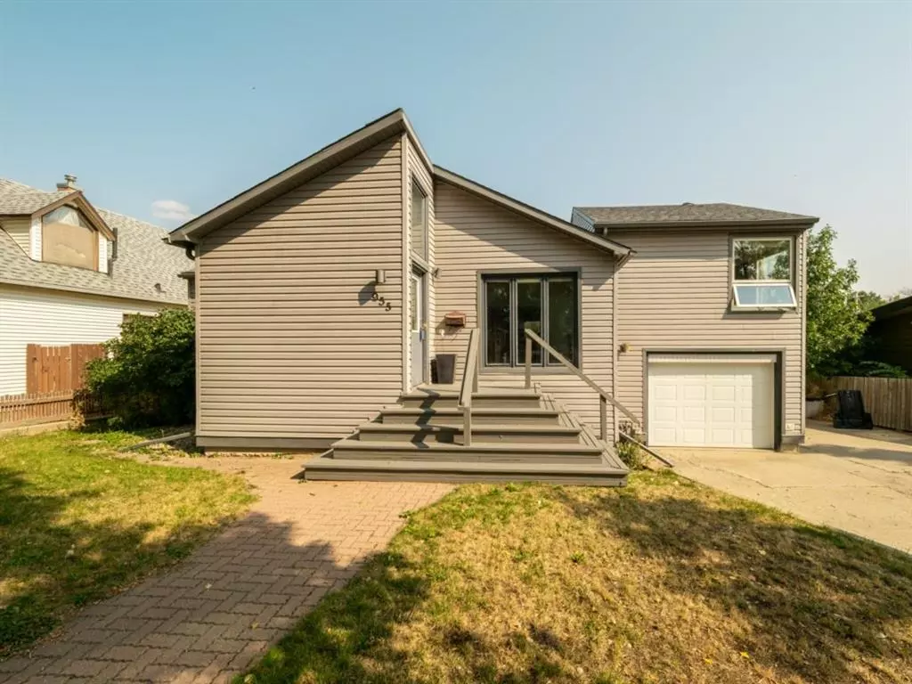 Lethbridge, AB T1J 2J1,955 7A ST S