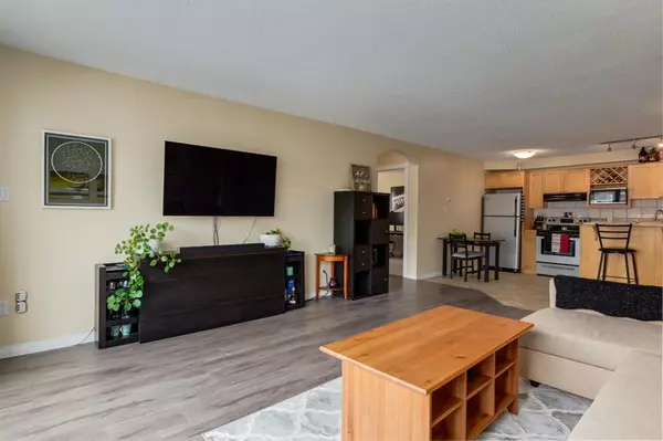 Calgary, AB T2S 0H9,117 23 AVE SW #301