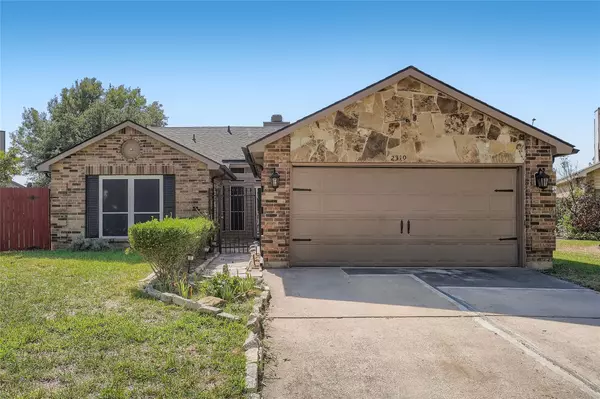 2310 Clareton Drive, Arlington, TX 76018