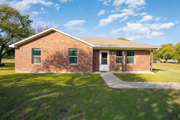 538 E Walcott Street, Pilot Point, TX 76258