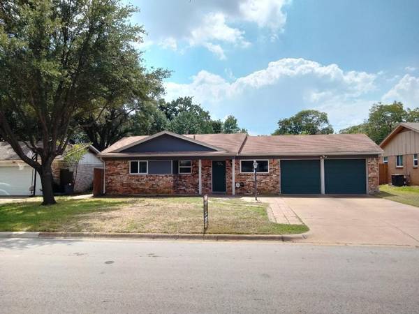 713 Ponderosa Drive, Hurst, TX 76053