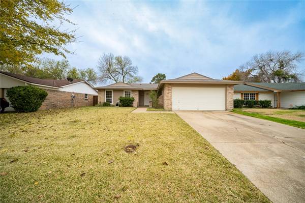 329 Beatty Lane, Grand Prairie, TX 75052