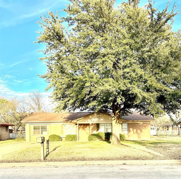 2206 12th Street, Brownwood, TX 76801