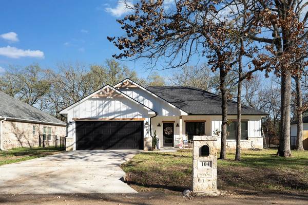 104 Paseo Patricia Street, Gun Barrel City, TX 75156