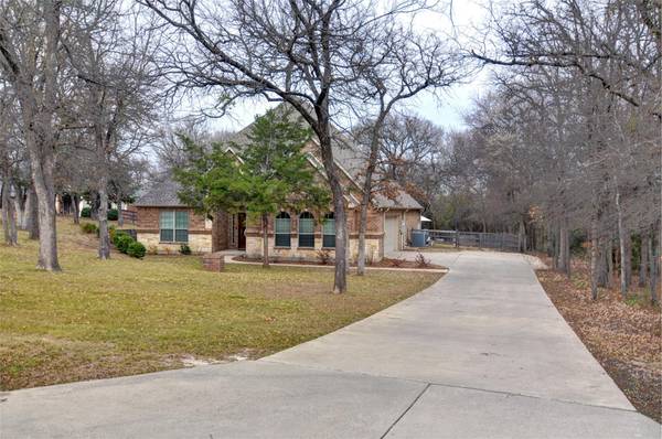 137 N Natural Spring Lane,  Azle,  TX 76020